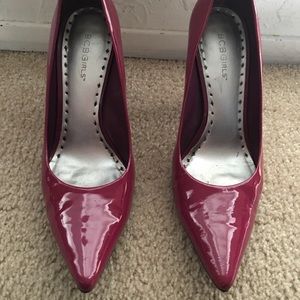 BCBG Girls deep magenta heels, size 9